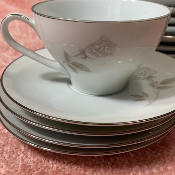 Noritake China Rosay dinner set - Picture 11 of 15